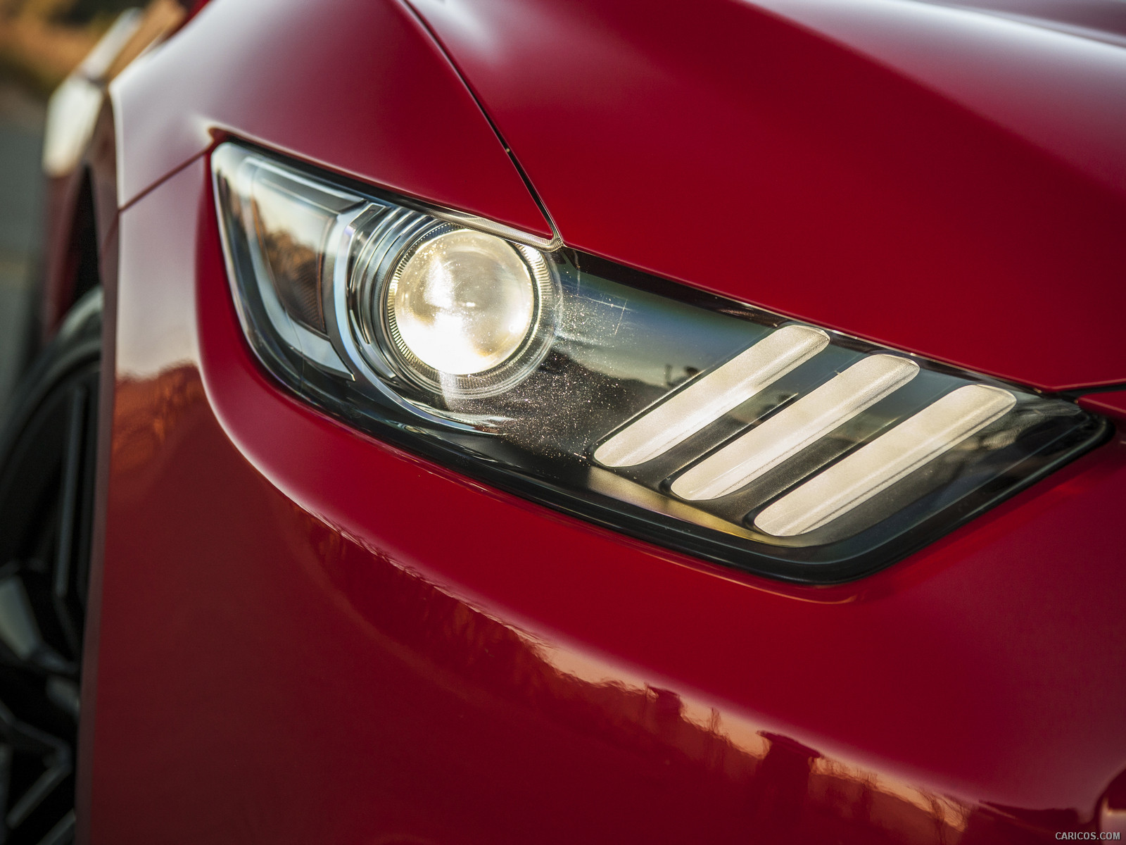 چگونه نور چراغ های جلوی خودرو را بیشتر کنیم؟