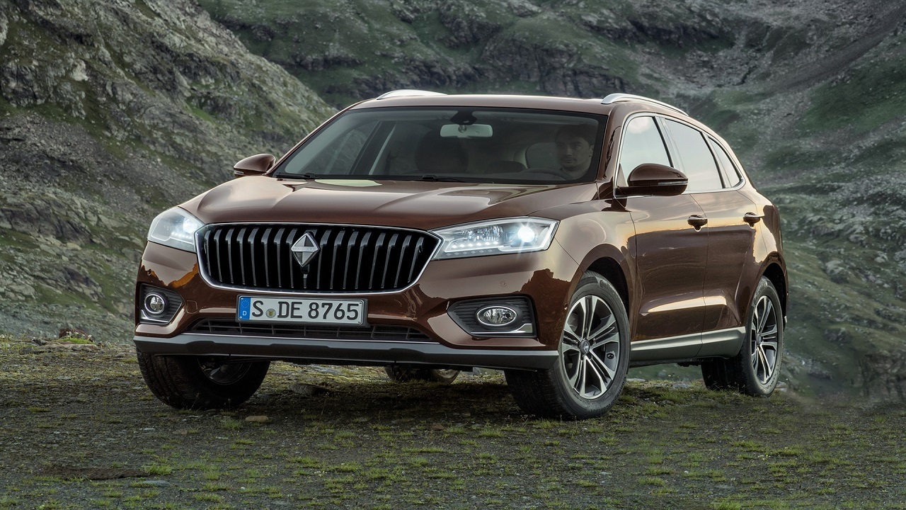 بورگوارد BX7 بخریم یا رنو کولیوس؟