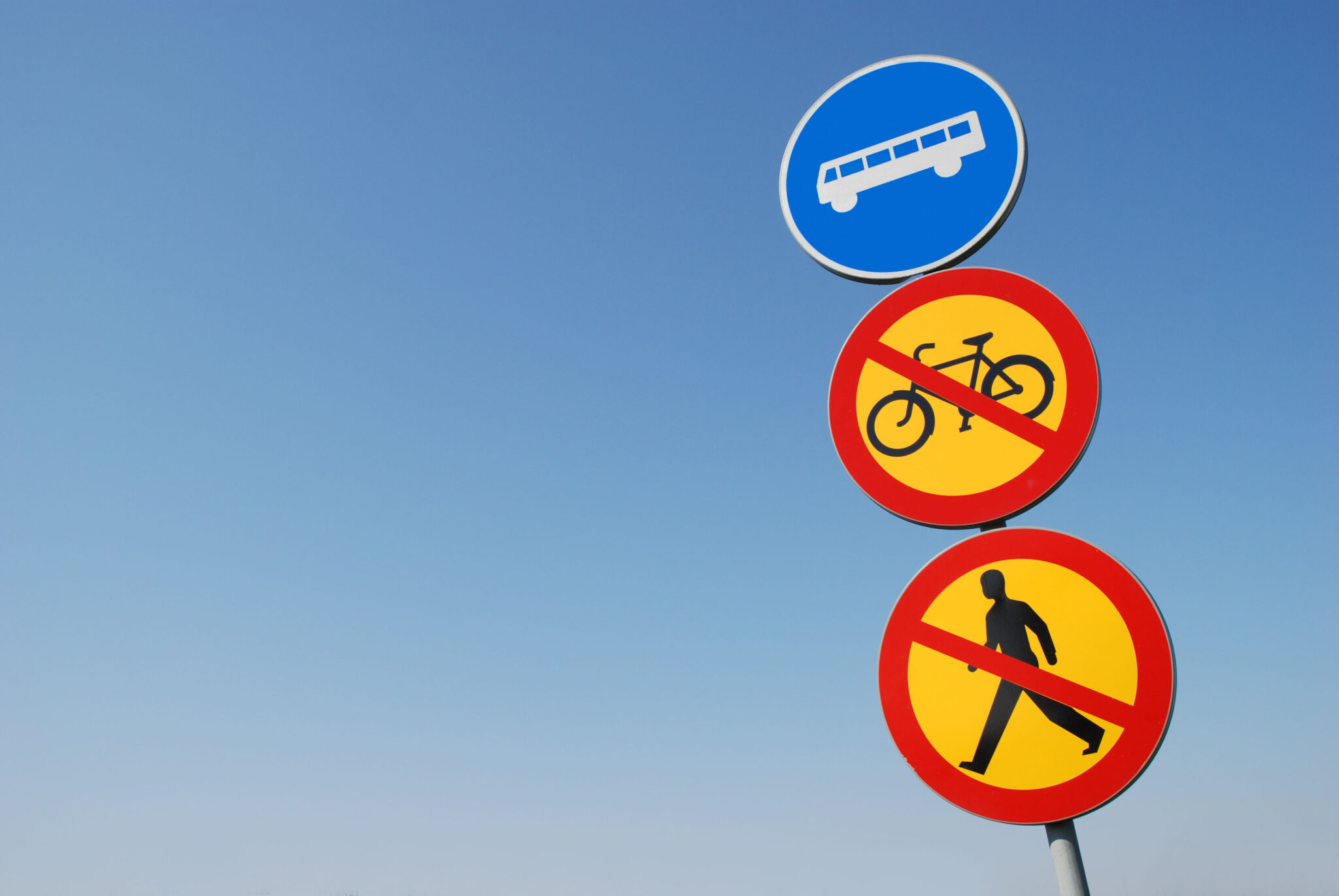 تابلوها و علائم راهنمایی و رانندگی دیجیتال در راهند