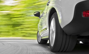 چرا هنگام ترمزگیری، خودرو به یک سمت کشیده می شود؟